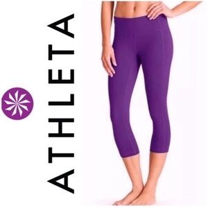 💜 Athleta Capri Revelation Leggings Purple
Yoga Workou Size S